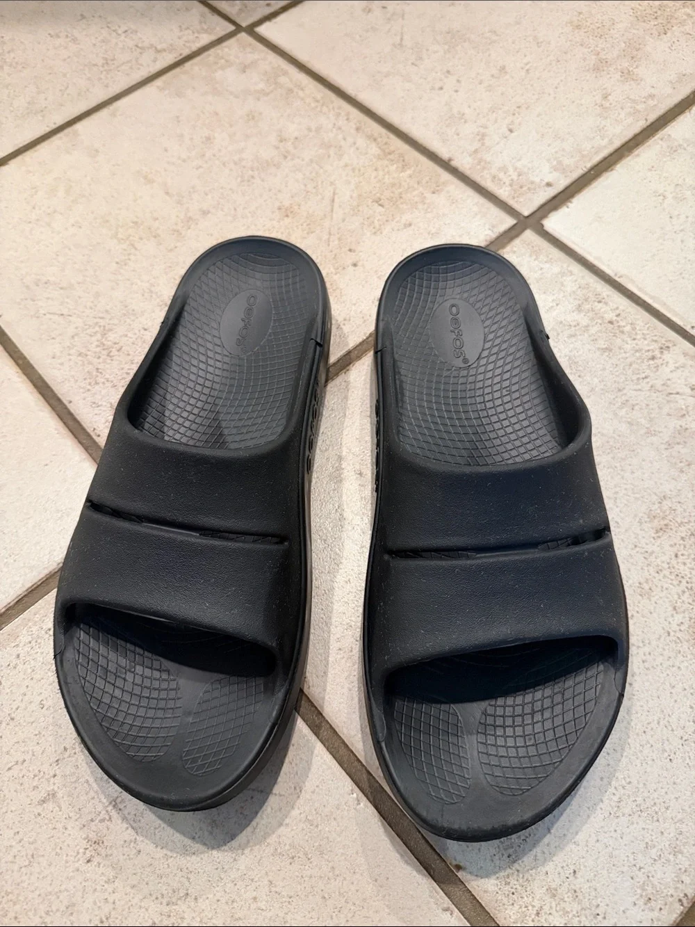 OOFOS Men’s Black Slide Recovery Sandal